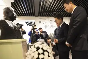 김동연, 충칭 임시정부서 법통과 만나···“선조들의 열망 깊이 새기겠다”