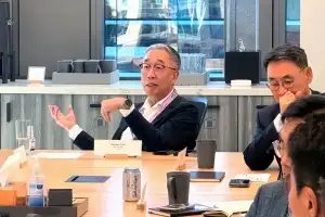 두산 경영진, 식사 시간 빼곤 ‘AI 열공’