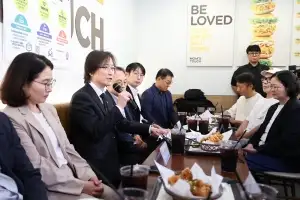 공정위 “가맹점주도 ‘노조처럼’ 단체협상” 추진 논란… 프랜차이즈 업계 “경영 위축”