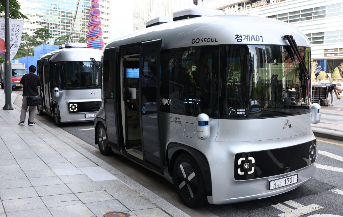 서울 청계천 일대를 운행하는 자율주행셔틀. 사진은 기사 내용과 무관함. 2025.9.23 연합뉴스