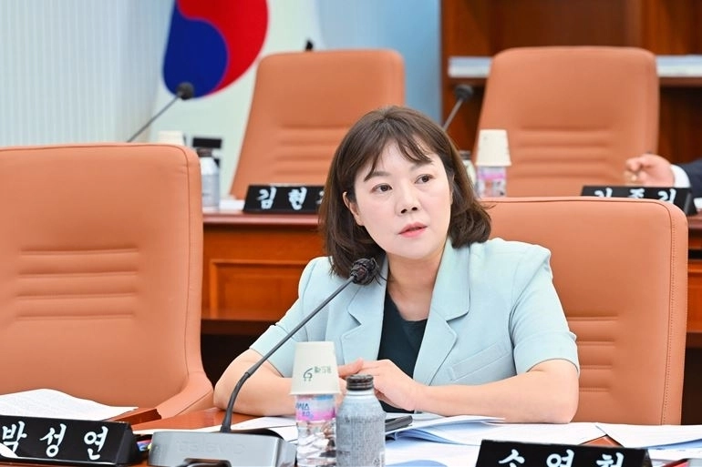 질의하는 박성연 의원