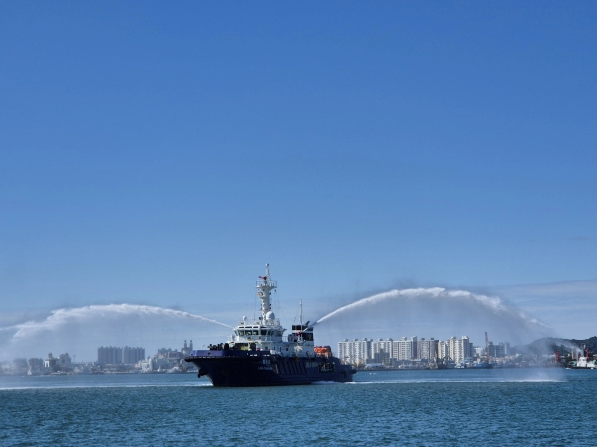 목포해경을 비롯한 해군3함대, 영암경찰서 등이 참여한 민관군 합동 방제훈련이 23일 영암 대불부두 앞바다에서 실시되고 있다. (목포해경 제공)