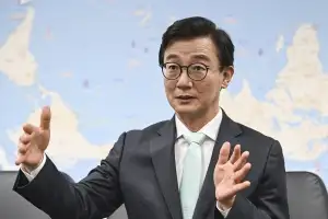 “HMM 인수, 시장 논리에만 맡겨선 안 돼… 국적 선사로 키워야”