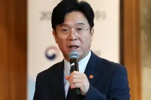 김영훈 “노사정 사회적 대화” 촉구… 기업들 “노란봉투법 매뉴얼 절실”