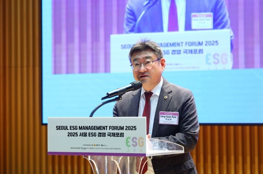 지난 24일 열린 ‘2025 제3회 서울 ESG 경영포럼’에 참석해 축사하는 박상혁 위원장