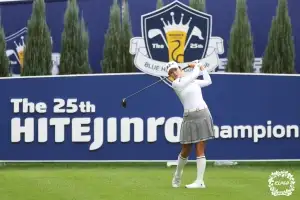 한 달 전 브룸스틱으로 퍼터 바꾼 박도영, KLPGA 하이트진로 챔피언십 첫날 단독 선두…노승희 등 공동 2위
