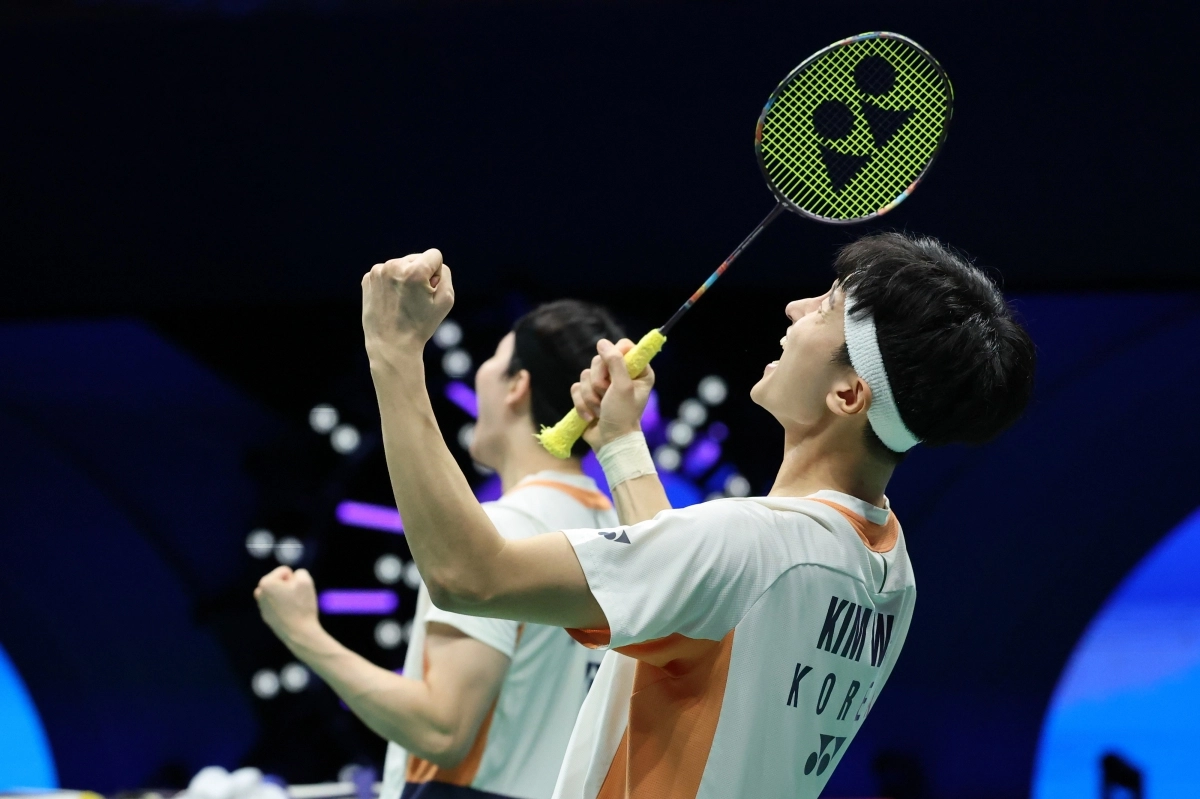 인도 제압하고 우승, 환호하는 김원호-서승재