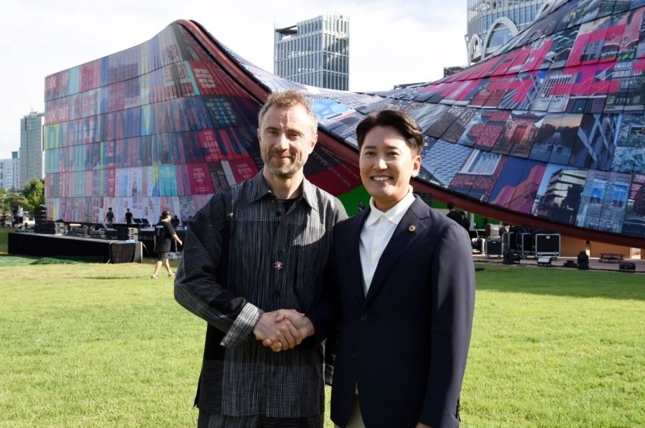 토마스 헤더윅 총감독과 이민석 서울시의원