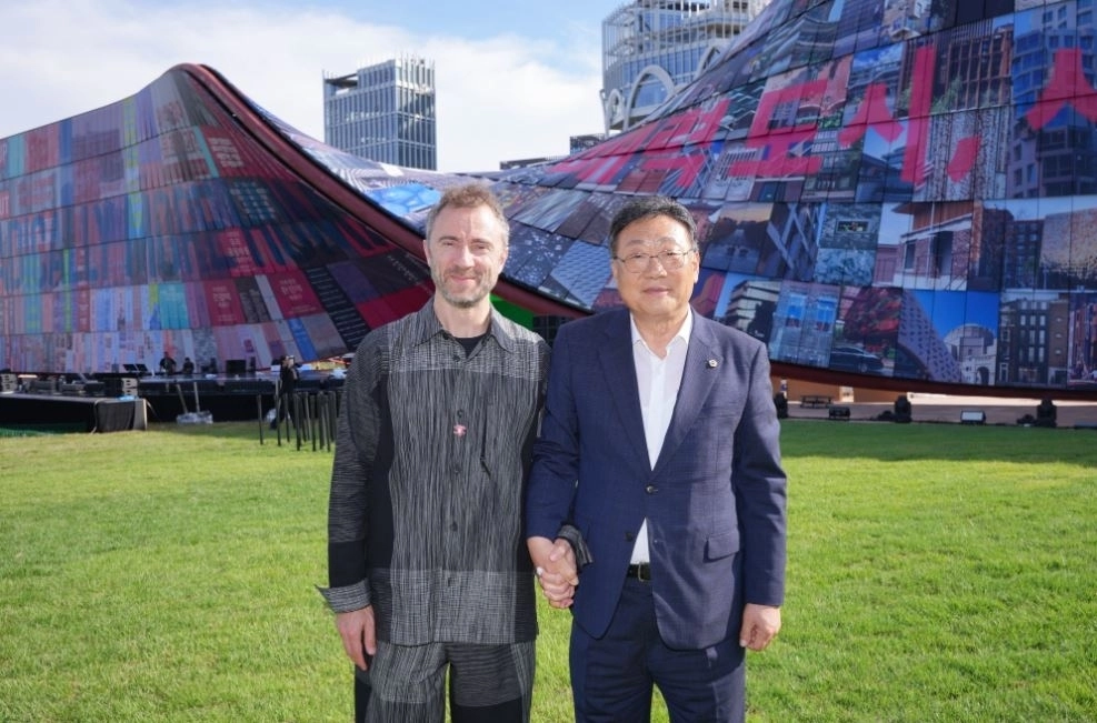 토머스 헤더윅 총감독과 김영철 서울시의원