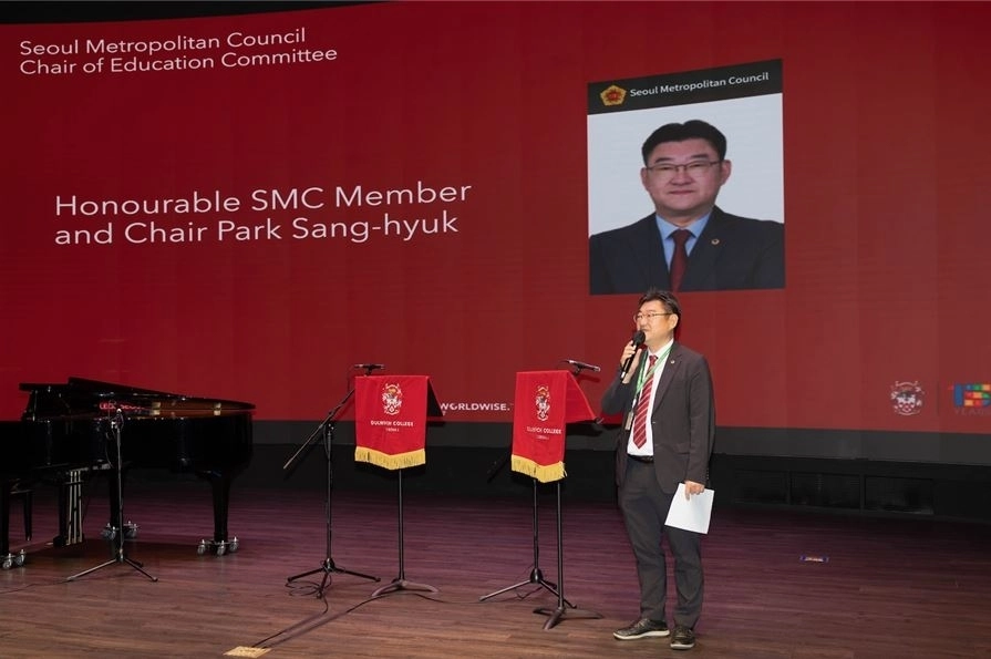 지난 23일 덜위치칼리지서울영국학교를 방문해 인사말을 하는 박상혁 위원장