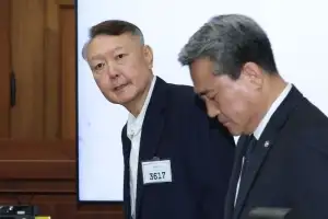 尹 “1.8평 생존도, 재판·조사도 어려워…유치한 기소” 불구속 재판 주장