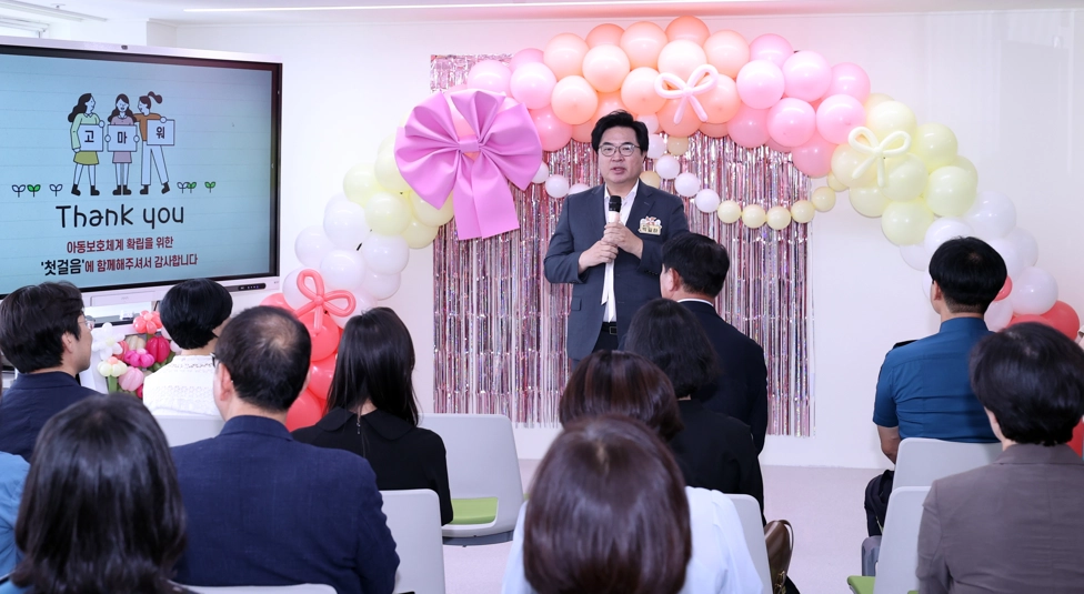 박일하 서울 동작구청장이 지난해 7월 개소한 동작 아동보호전문기관 개관식에서 인사말을 하고 있다. 동작구 제공