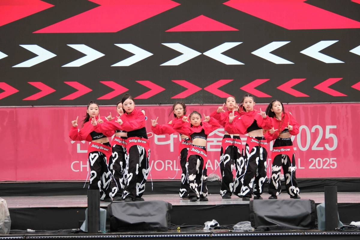 ‘천안 흥타령춤축제 2025’ 댄스 경연대회가 열리고 있다. 천안시 제공