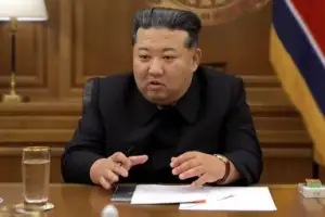 [포토] 김정은, 핵물질·핵무기생산 중요협의회 지도