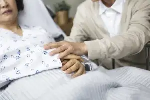 남편 경제력 믿고 결혼했는데…치매 시아버지 간병하랍니다