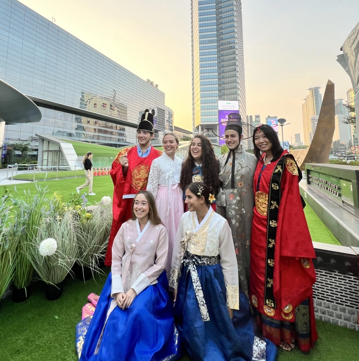 K컬처 심장… 와글와글 한류 관광