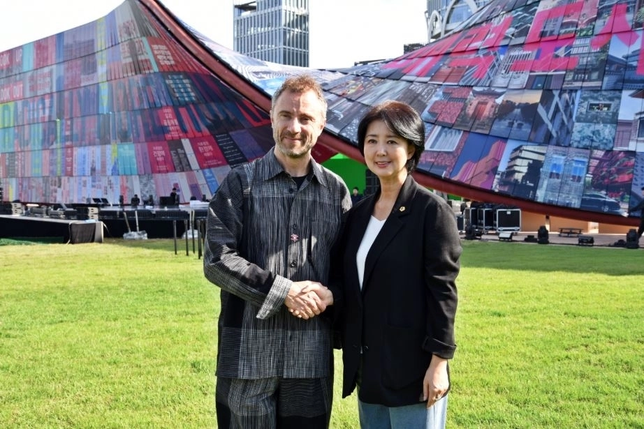 토마스 헤더윅 총감독과 옥재은 서울시의원