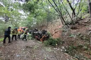 양산 천성산 임도서 분뇨 수거차 추락…아버지·아들 사망
