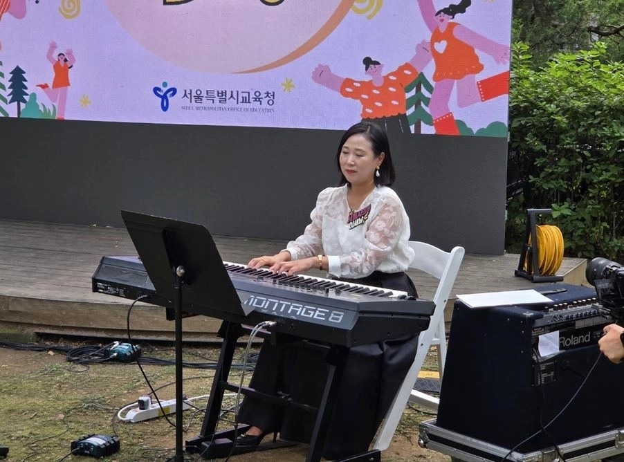 행사에서 피아노 연주를 선보인 이새날 의원