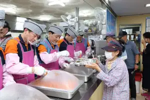 포스코 포항제철소, 추석 맞이 장보기·봉사…지역에 온기 전파