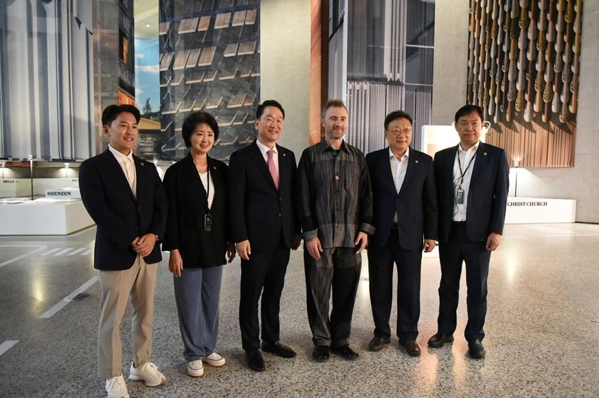 김 위원장은 개막식 전날인 지난 25일 이민석 부위원장과 김영철·옥재은·박승진 의원과 함께 서울도시건축비엔날레 전시 준비 전반을 점검했다.