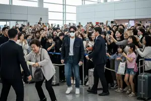 “공항 민폐? 이젠 NO”…연예인들 공항 갈 때 ‘계획서’ 내야 한다