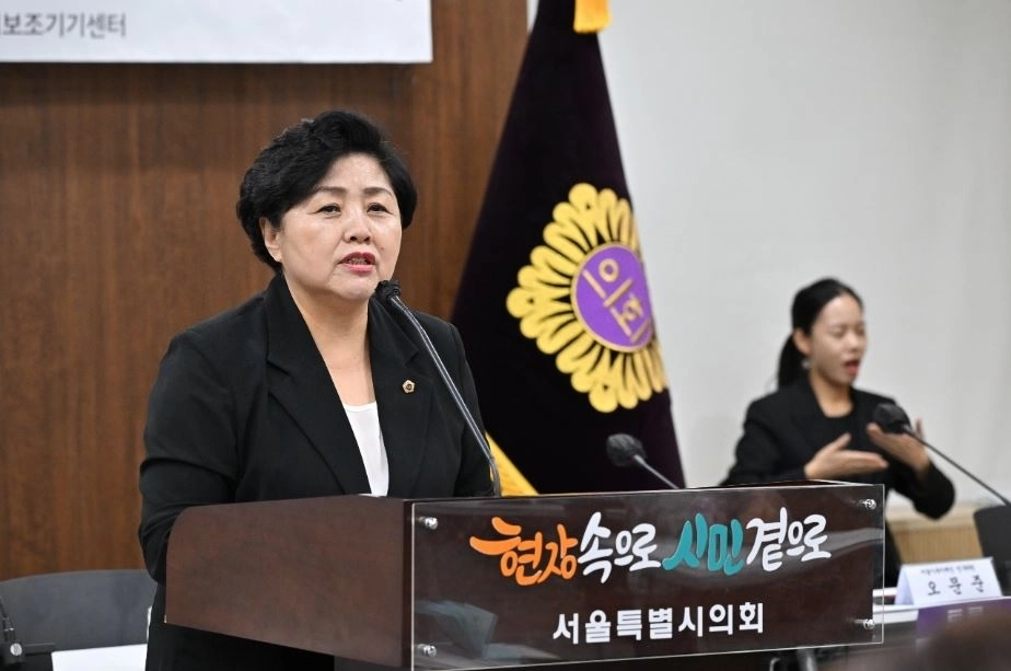 지난 29일 ‘서울형 보조기기 서비스 고도화 방안 도출’을 주제로 한 토론회를 개최한 김영옥 위원장이 개회사를 하고 있다.