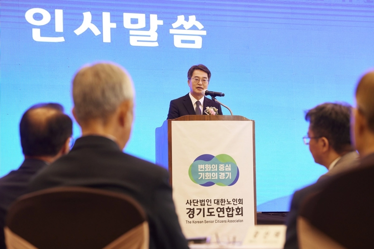 김동연 경기지사가 30일 수원 노블레스웨딩컨벤션에서 열린 ‘제29회 노인의 날 기념식’에 참석해 인사말을 하고 있다. (경기도 제공)