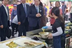 김정희 전남도의회 교육위원장, 추석 맞아 전통시장 장보기로 ‘지역사랑 실천’