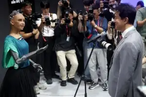 [포토] 로봇과 대화하는 오세훈 시장