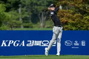 안개로 3시간 10분 지연된 KPGA 경북오픈 첫날 박준홍 단독 선두…일몰로 경기 중단 내일 오전 속개