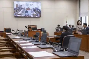 여야, 기후에너지환노위 명칭 변경 첫날부터 이견
