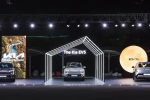 기아 ‘서울라이트 한강 빛섬 축제’에 EV5 전시