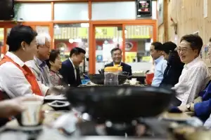추석 연휴 첫날 김동연, 파주 문산자유시장 찾아 ‘전통시장 활성화’ 약속···52억 ‘통큰세일’