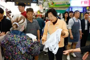 김경희 이천시장, 추석 연휴 맞아 전통시장 방문