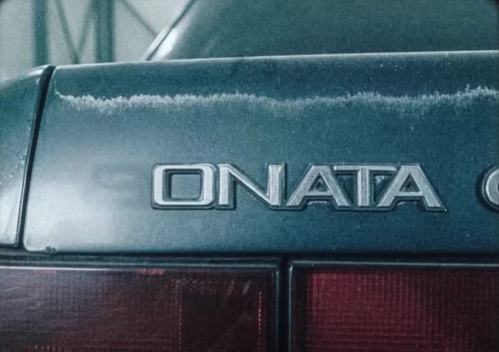 쏘나타(SONATA)에서 S가 빠진 ‘ONATA의 전설 is back’ 캠페인으로 옛 추억을 자극하는 현대자동차 유튜브 동영상의 일부. 현대차 유튜브 캡처