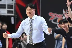 kt 김선형 쐐기 3점 포효, 문경은 감독 1800일 만에 단독 1위…“슛 성공률 올라갈 일만”