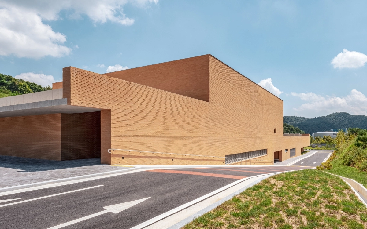 경북 상주시 소재 내수면관상어비즈니스센터 전경. 경북도 제공