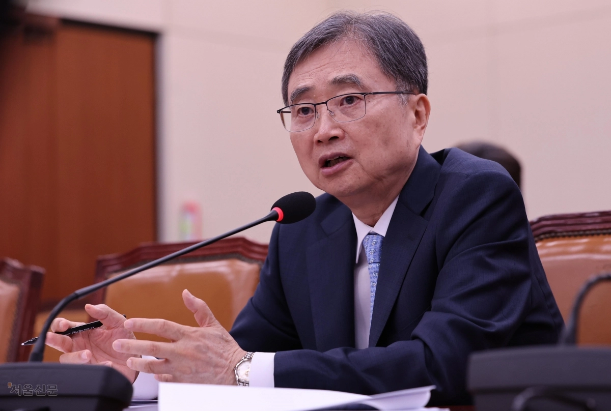 조현 외교부 장관 후보자가 17일 서울 여의도 국회 외교통일위원회에서 열린 인사청문회에 출석해 의원 질의에 답하고 있다. 2025.7.17안주영 전문기자