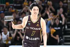 ‘유기상 전반 3점 5방’ LG, 압박 수비로 3연승…kt는 3점 성공률 9%에 시즌 최저 득점