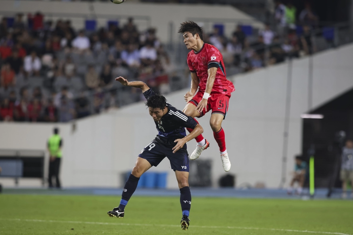 한국 축구 국가대표 박진섭이 지난 7월 15일 용인미르스타디움에서 열린 2025 동아시아축구연맹(EAFF) E-1 챔피언십(동아시안컵) 일본과의 경기에서 수비하고 있다. 대한축구협회 제공