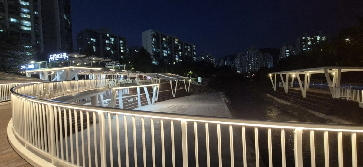 서울 노원구 당현천의 ‘당현마루’.   노원구 제공