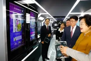 ‘반도체 원리와 공정을 한눈에’···SK하이닉스, ‘AI반도체 드림 버스’ 이천시에 전달