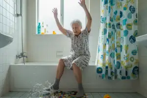 화장실에서 ‘쿵’…노년층 자주 겪는 ‘이 사고’, 치매 위험 69% 높인다