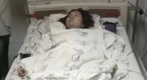 왕 난씨는 여러 차례의 수술과 재활을 통해 2023년 스스로 서고 걸을 수 있게 됐다. 배포 자료