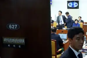 “옥상으로 오라며” “한주먹 거리”… 박정훈·김우영 과방위서 또 충돌