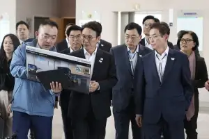 김민석 총리 “APEC 인프라 조성 차질 없이 진행…리스크 철저 관리”