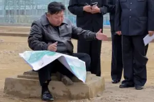 [포토] 김정은, 신의주 온실농장 시찰