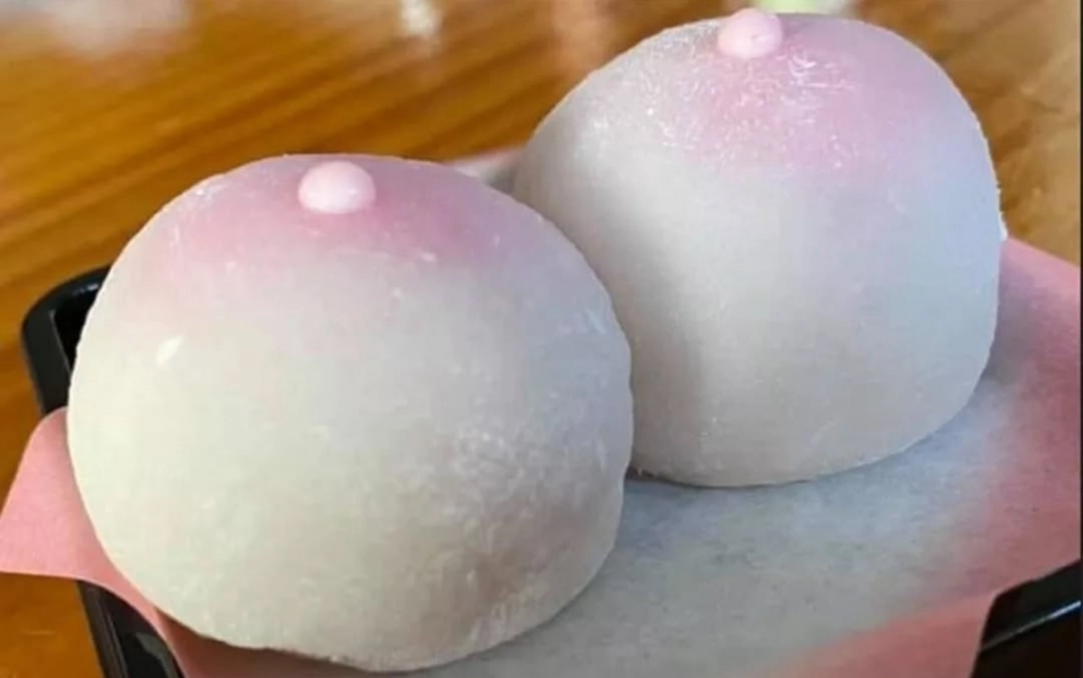 사이타마현 구마가야시 화과자점 ‘하나오기’는 2019년부터 매년 10월 ‘유방암 인식의 달’을 기념해 가슴만주(사진)를 판매해왔다. 구마가야시 유방암 단체 ‘핑크리본회’ 인스타그램 캡처