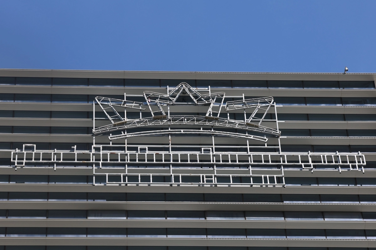 19일 캄보디아 프놈펜에 위치한 프린스 그룹 본사 건물 간판이 철거된 모습. 프놈펜 연합뉴스